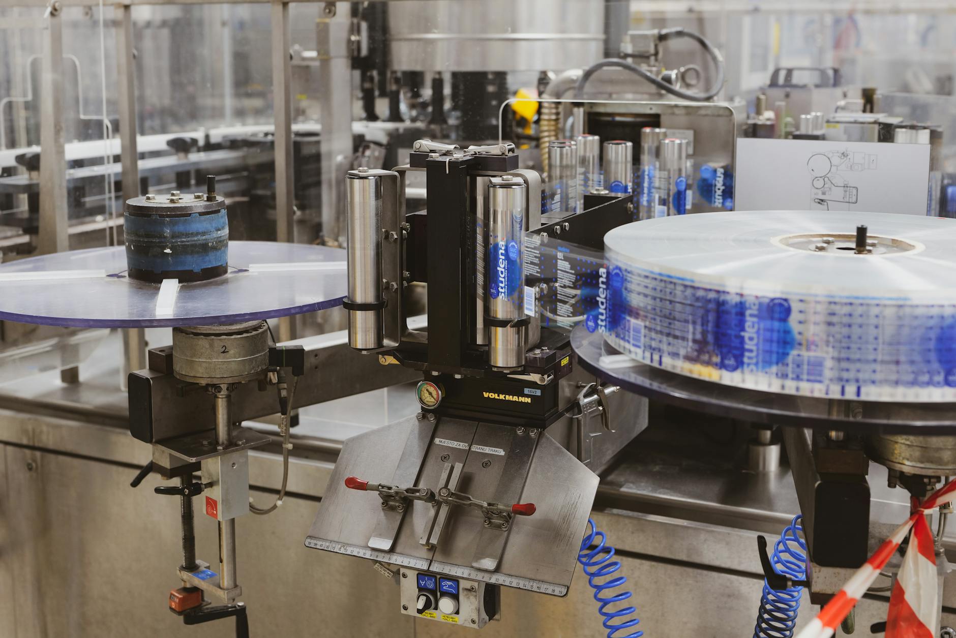 Jakie właściwości taśmy magnetycznej sprawiają, że jest ona tak przydatna w przemyśle?