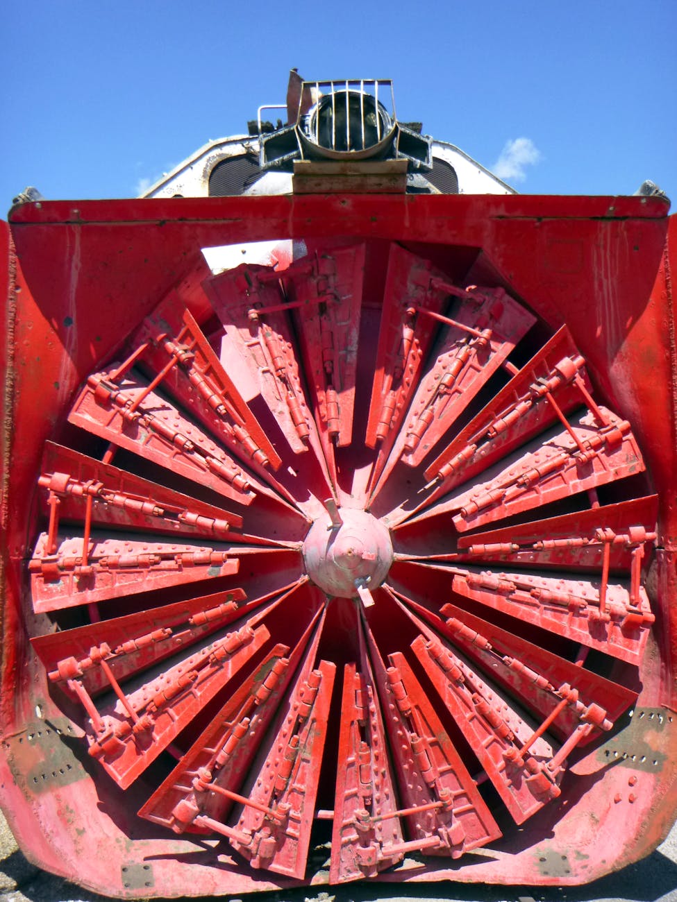 Kiedy jest najlepszy moment na zakup nart – przed czy po sezonie?